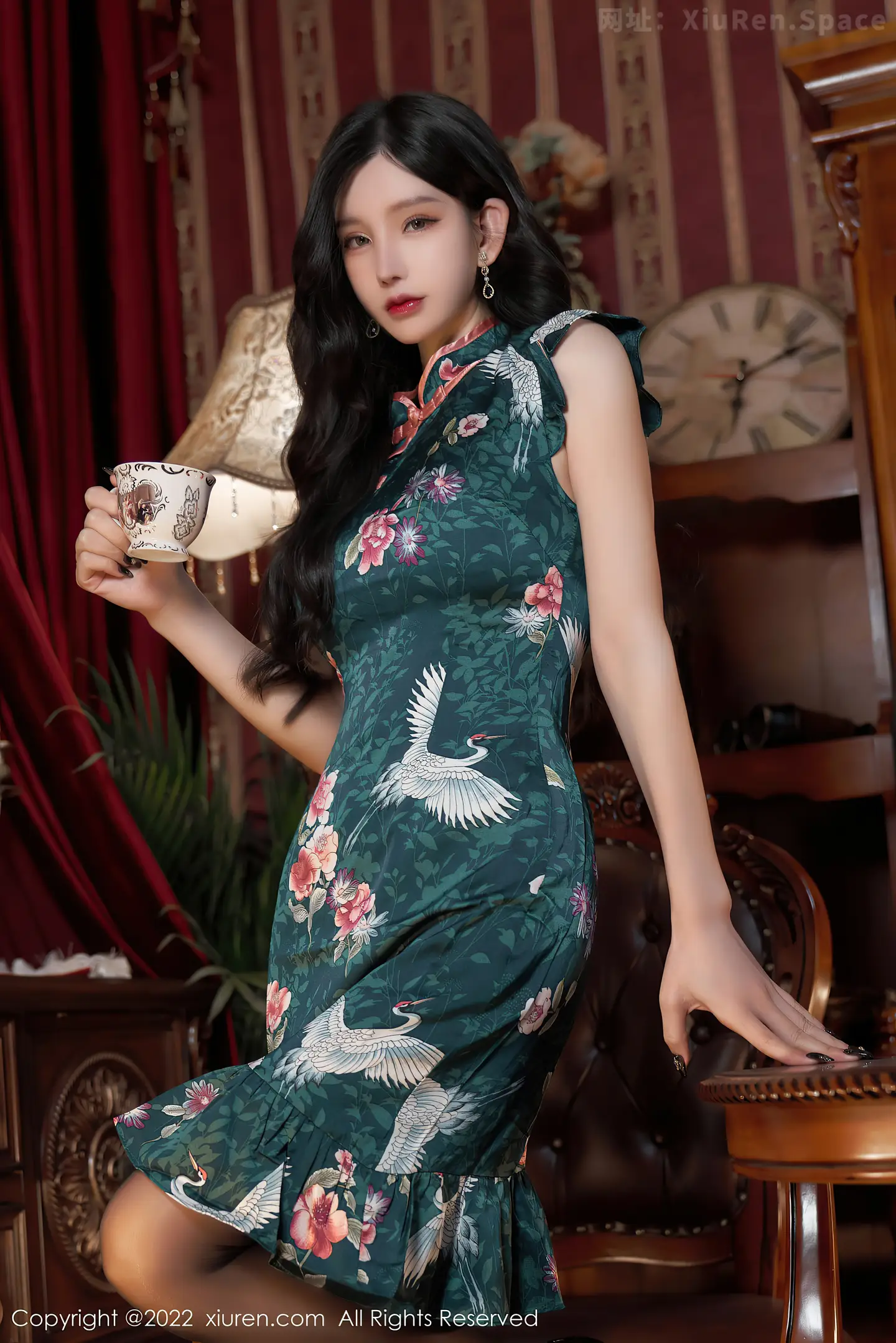图片[2]-[XiuRen秀人网]VOL.4695 女神周于希Sally三亚旅拍脱旗袍露性感内衣无内黑丝极致魅惑写真80P-秀人网官方网站